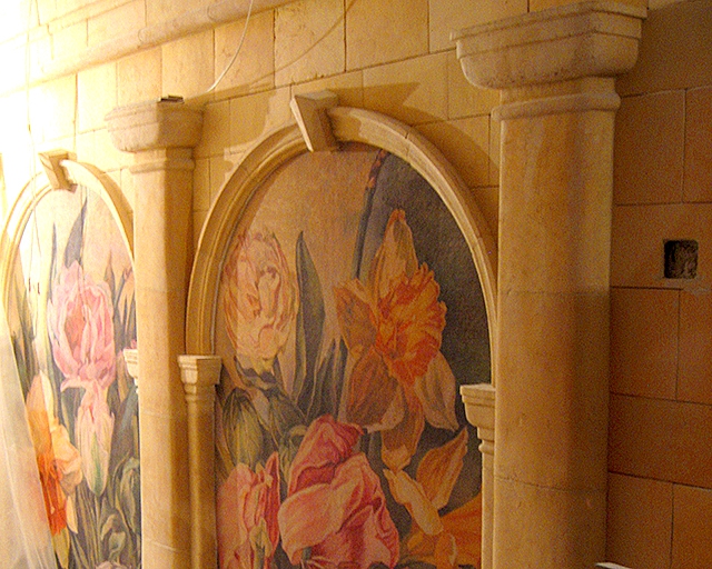 Отделка стен винного погреба фресками